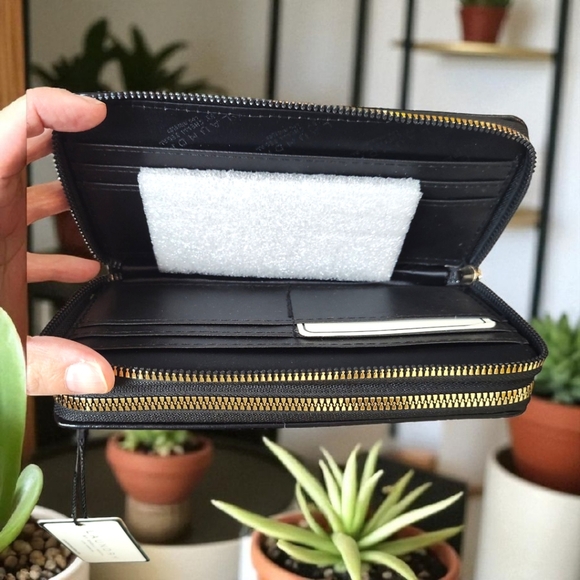 NWT Laundry by Shelli Segal Black Leather Wallet - Picture 3 of 6